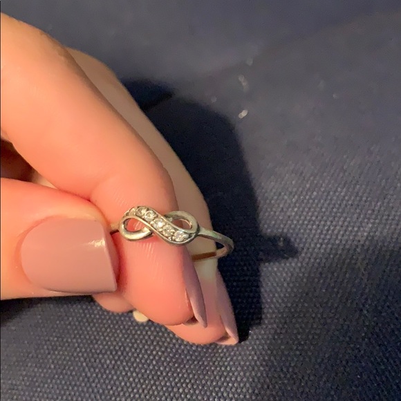 Diamond infinity ring - Picture 2 of 3